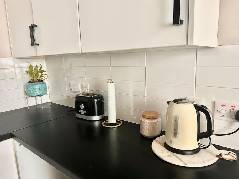 Large 2 Bedroom, Ground Floor Flat, Close To City إدنبرة المظهر الخارجي الصورة