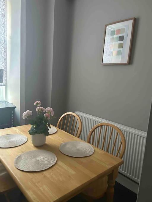 Large 2 Bedroom, Ground Floor Flat, Close To City إدنبرة المظهر الخارجي الصورة